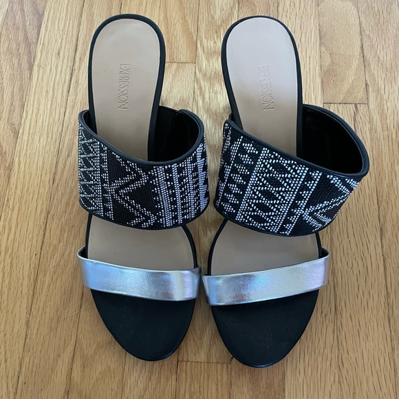 Expression sandals.  Size 8.5. Mirror heel.  Never worn. - Picture 12 of 12